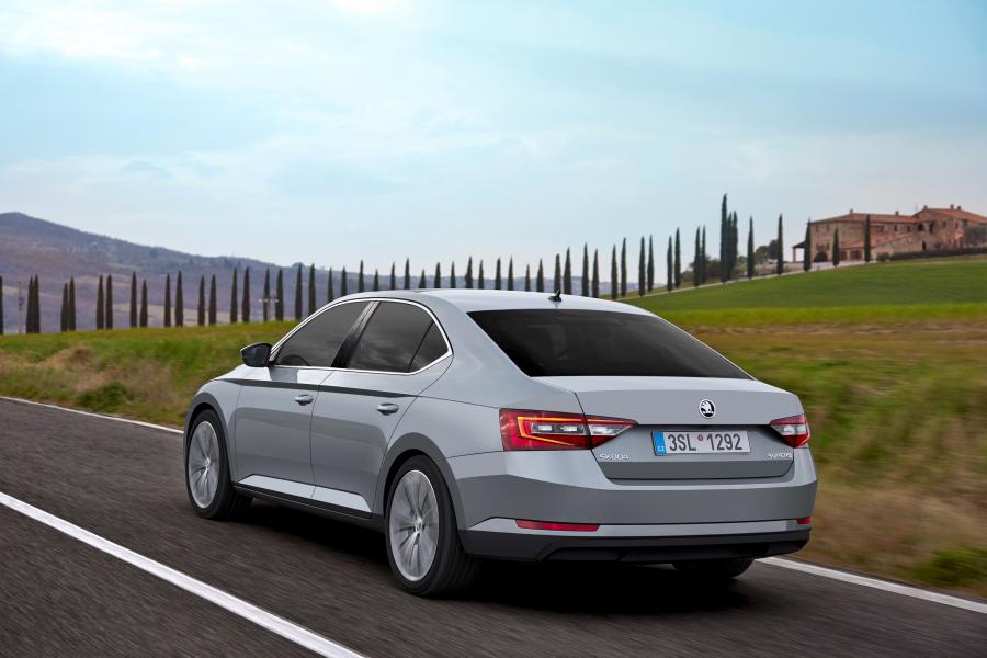  Skoda Superb 2015 года  (фото 9 из 27)